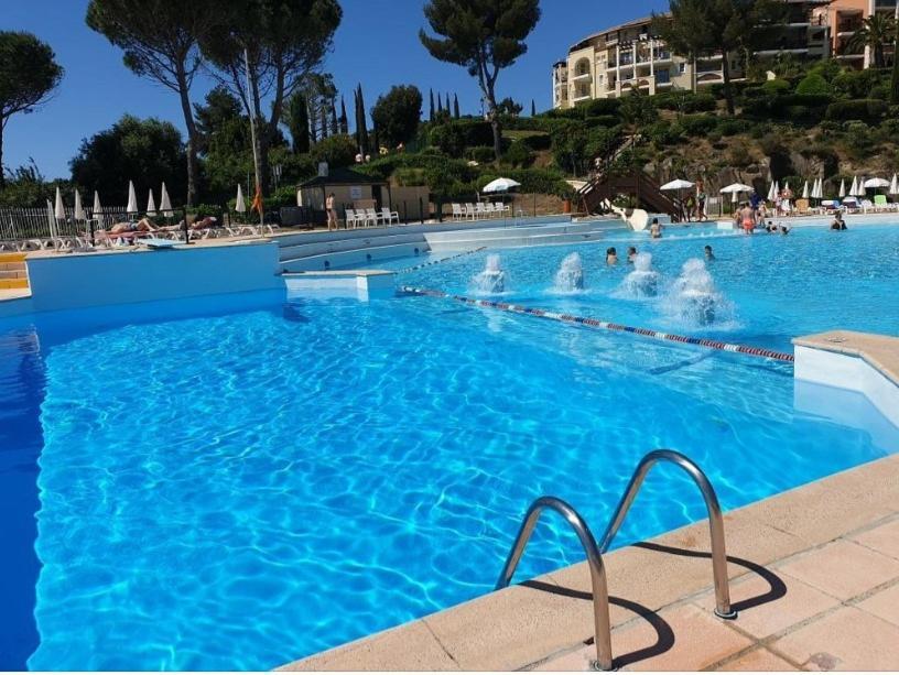 Village Cap Esterel, Piscine, Plage Saint-Raphael  Bagian luar foto