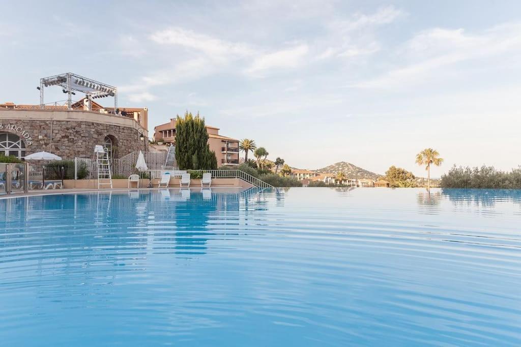 Village Cap Esterel, Piscine, Plage Saint-Raphael  Bagian luar foto