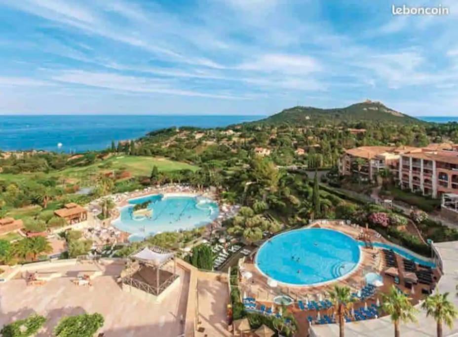 Village Cap Esterel, Piscine, Plage Saint-Raphael  Bagian luar foto
