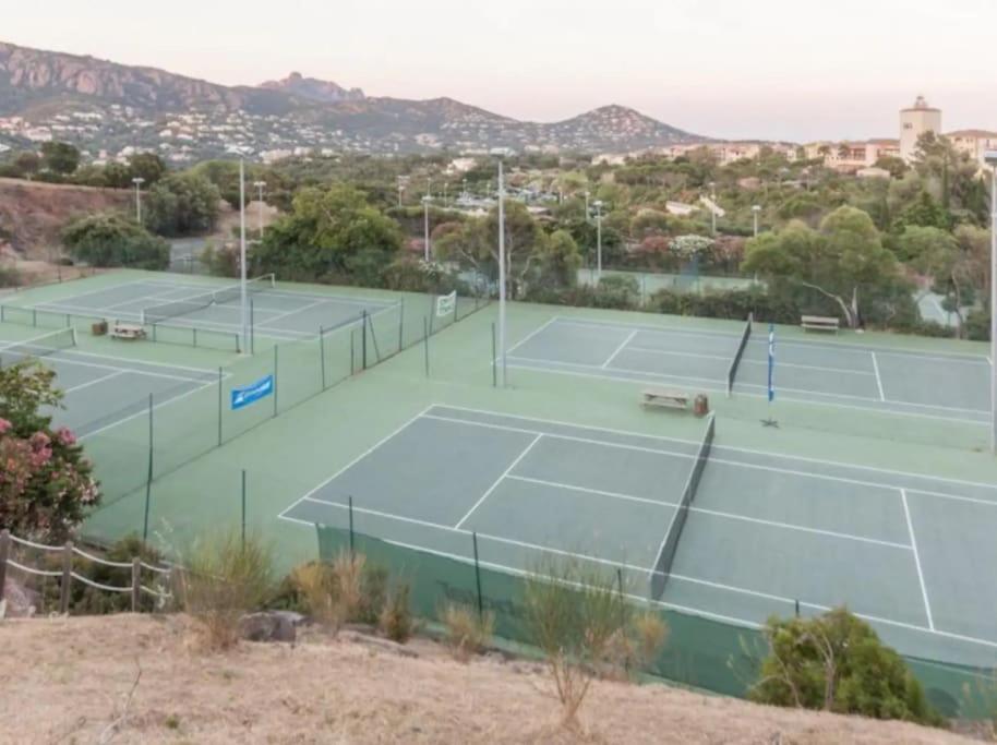 Village Cap Esterel, Piscine, Plage Saint-Raphael  Bagian luar foto