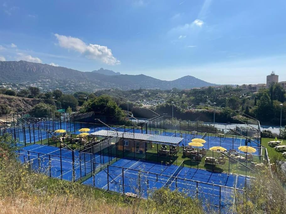 Village Cap Esterel, Piscine, Plage Saint-Raphael  Bagian luar foto