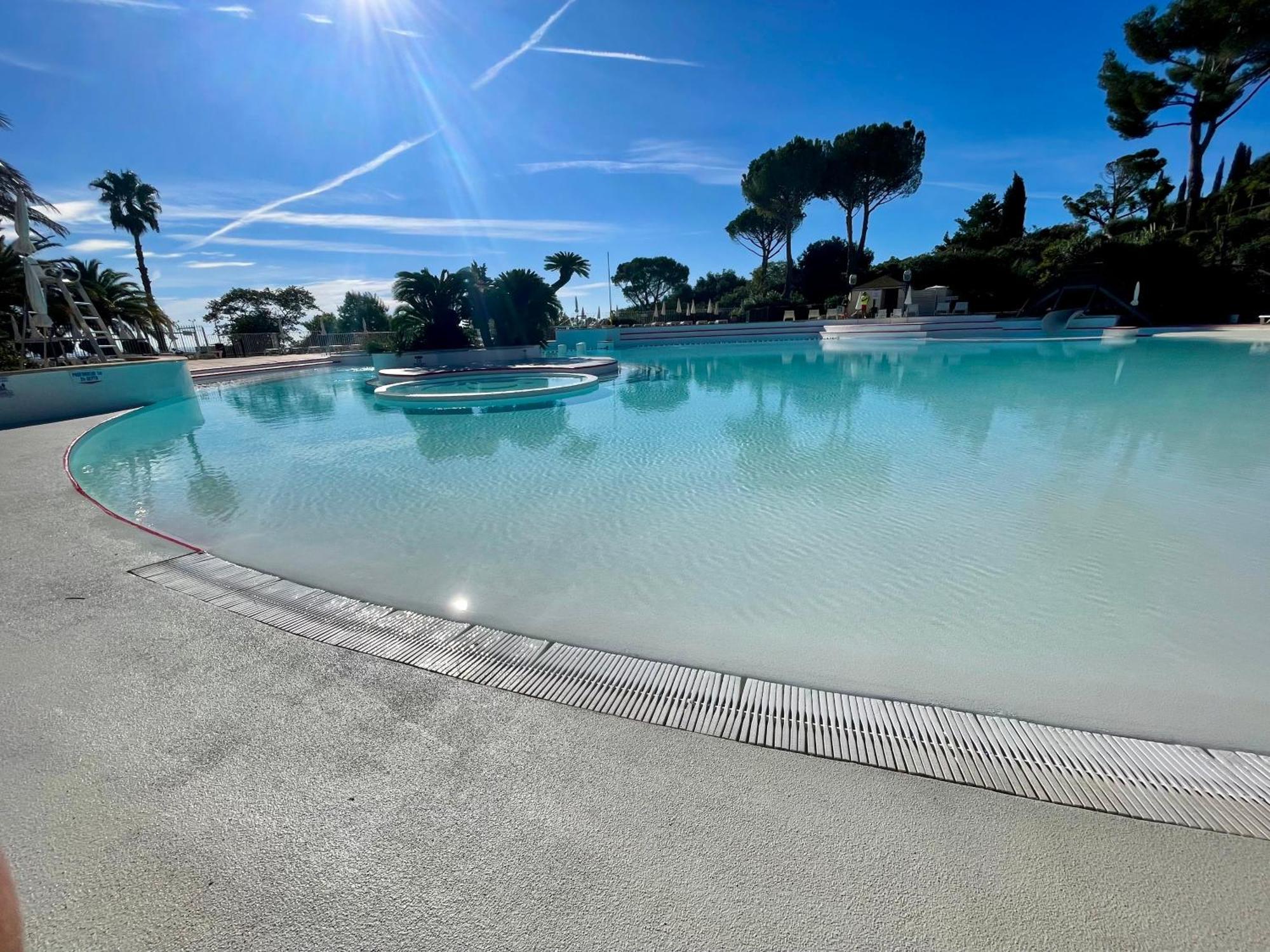 Village Cap Esterel, Piscine, Plage Saint-Raphael  Bagian luar foto