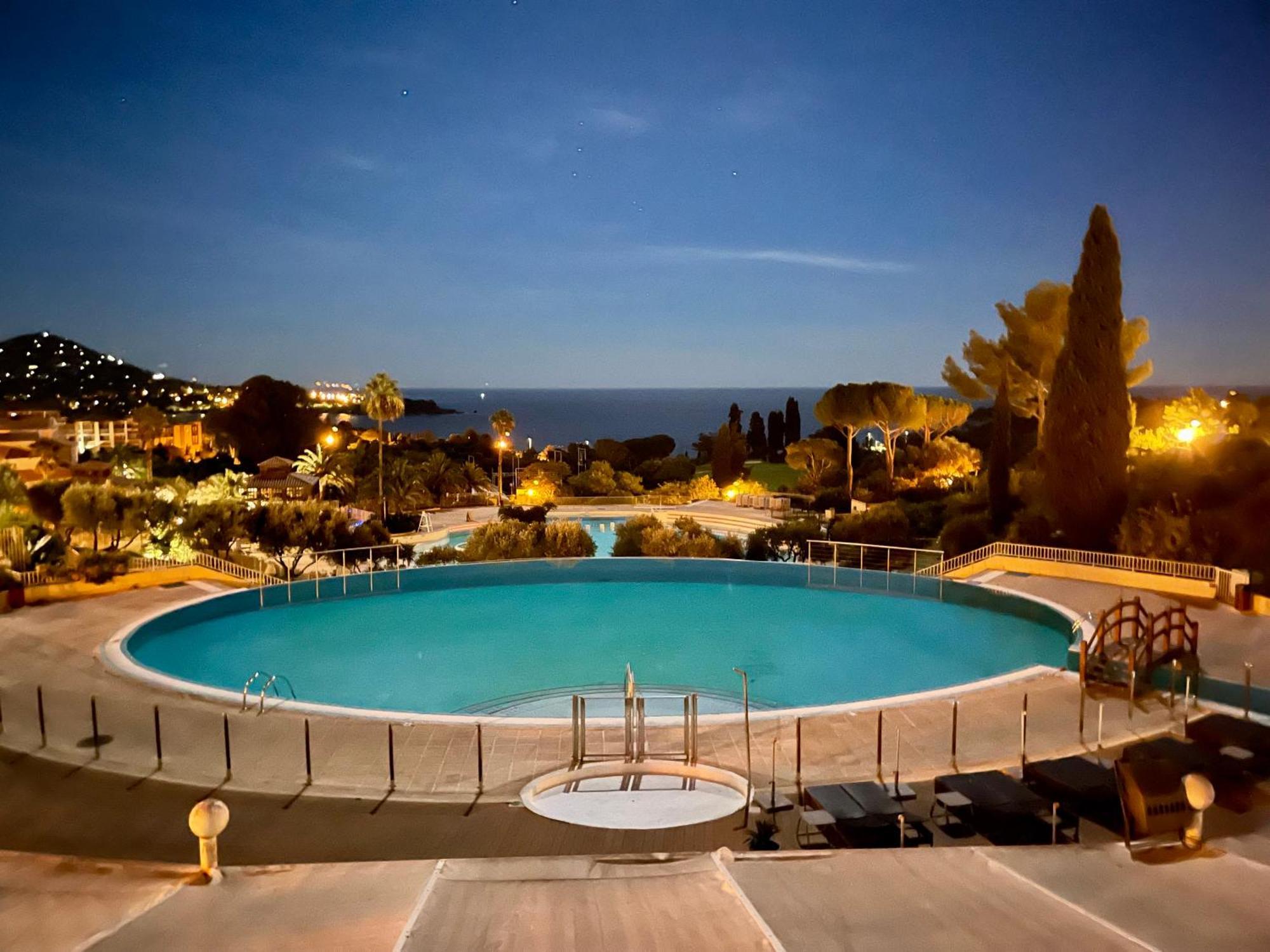 Village Cap Esterel, Piscine, Plage Saint-Raphael  Bagian luar foto