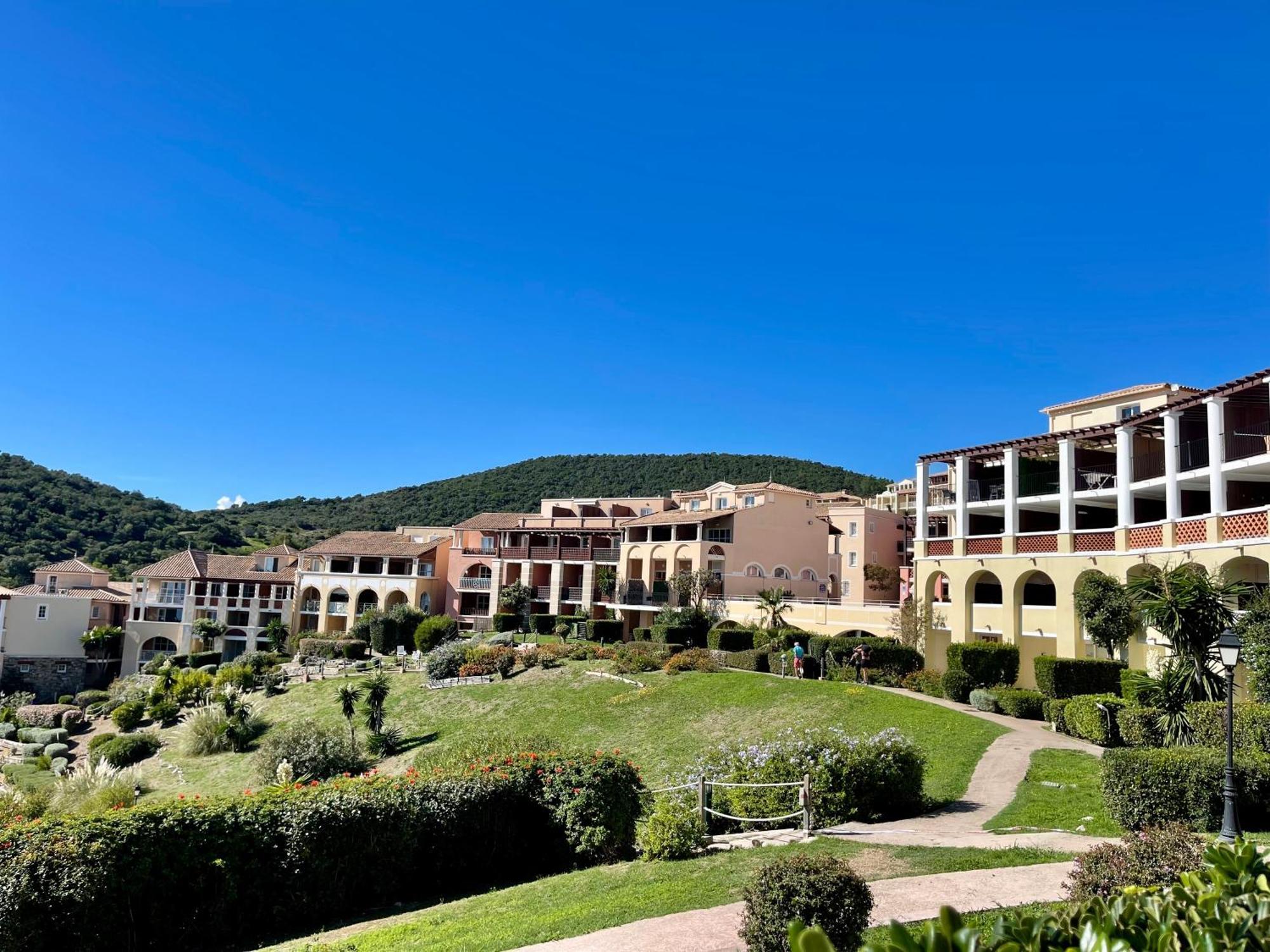 Village Cap Esterel, Piscine, Plage Saint-Raphael  Bagian luar foto