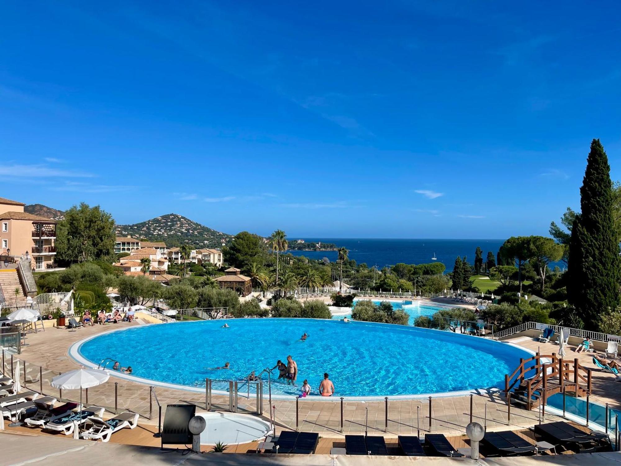 Village Cap Esterel, Piscine, Plage Saint-Raphael  Bagian luar foto