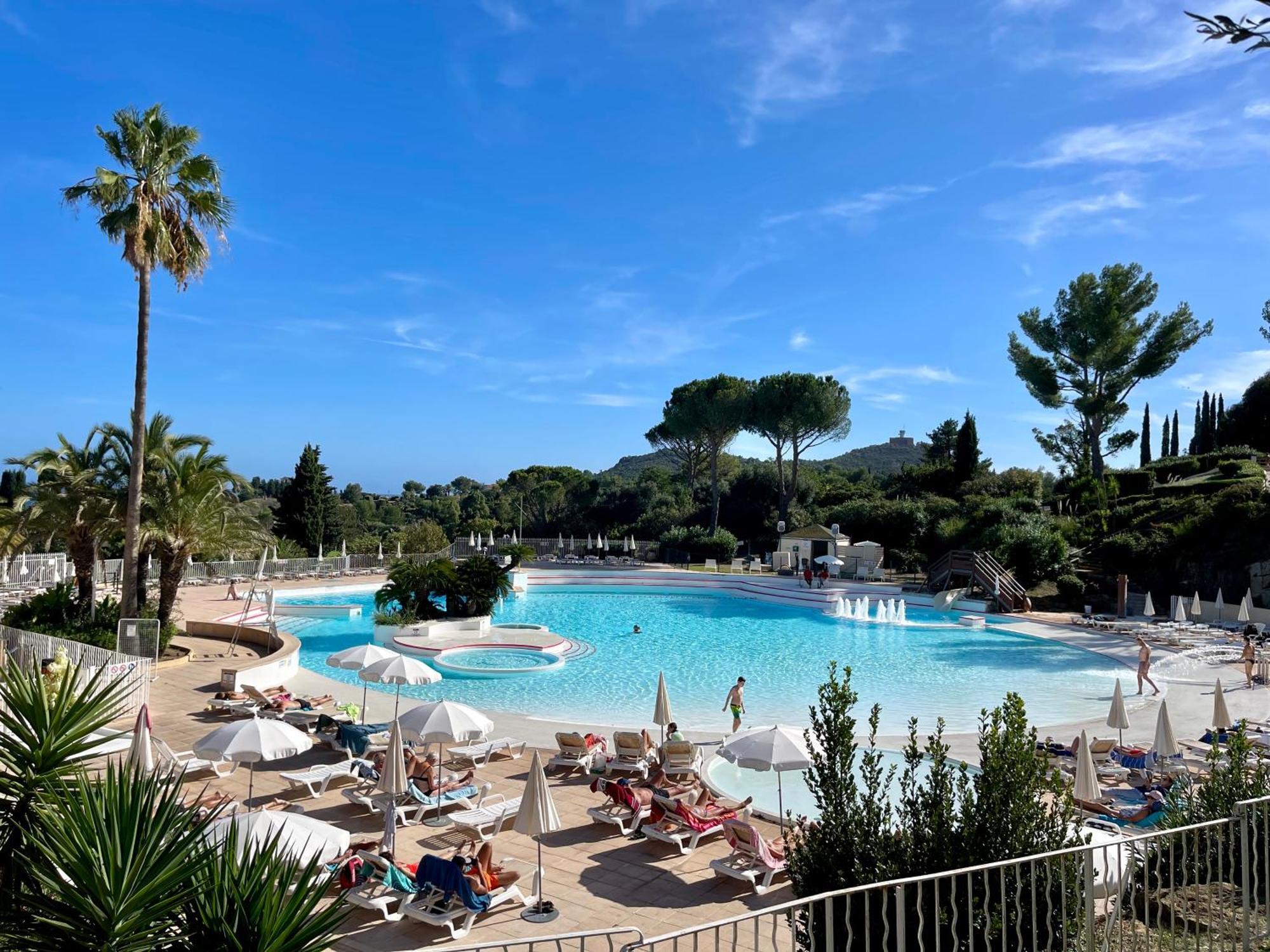 Village Cap Esterel, Piscine, Plage Saint-Raphael  Bagian luar foto