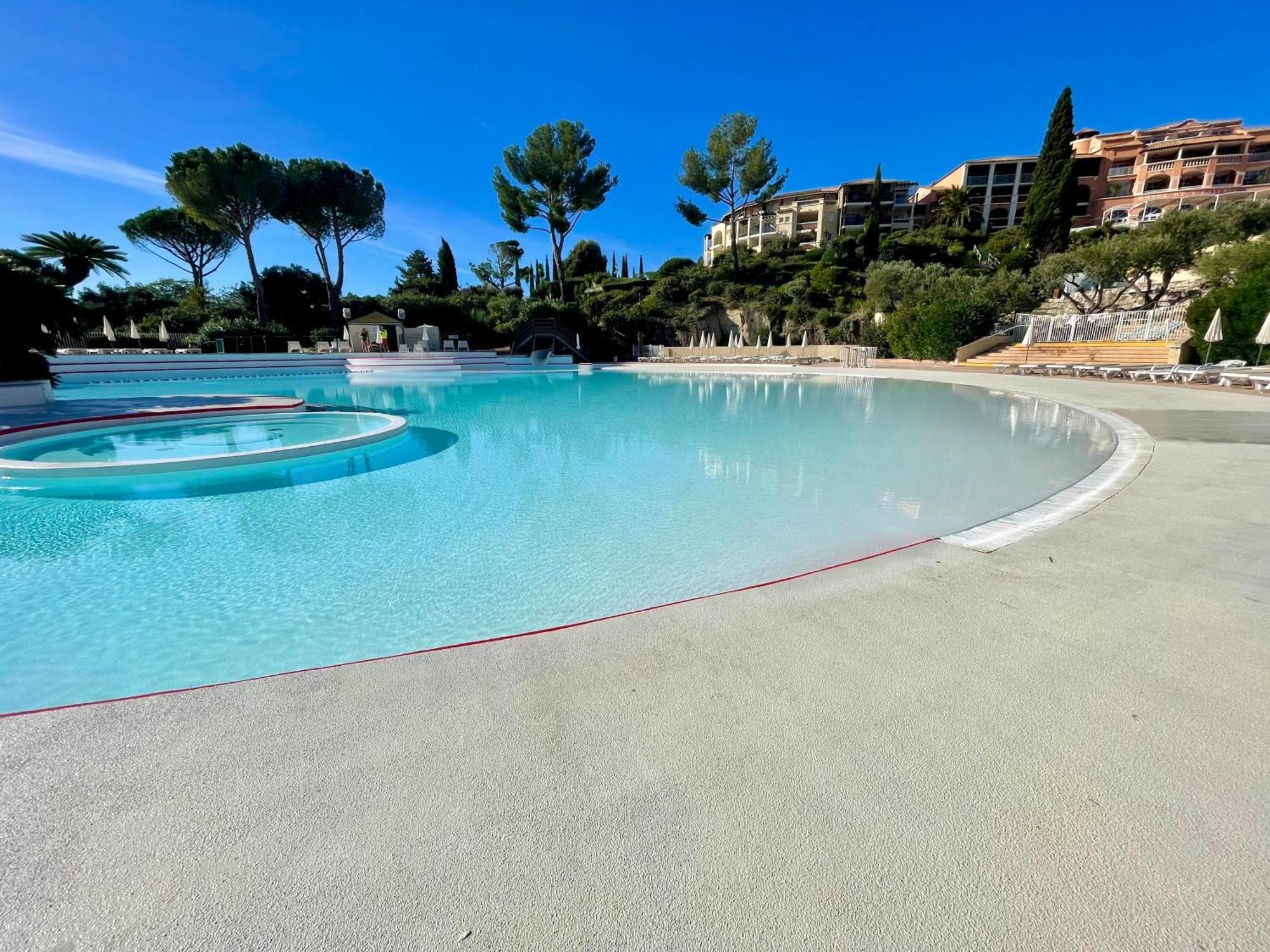 Village Cap Esterel, Piscine, Plage Saint-Raphael  Bagian luar foto