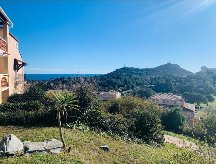 Village Cap Esterel, Piscine, Plage Saint-Raphael  Bagian luar foto